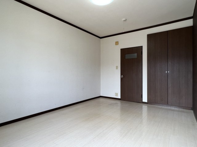 トピア新屋の居間・リビング|※同じタイプの間取です。実際の色や建具は異なります。