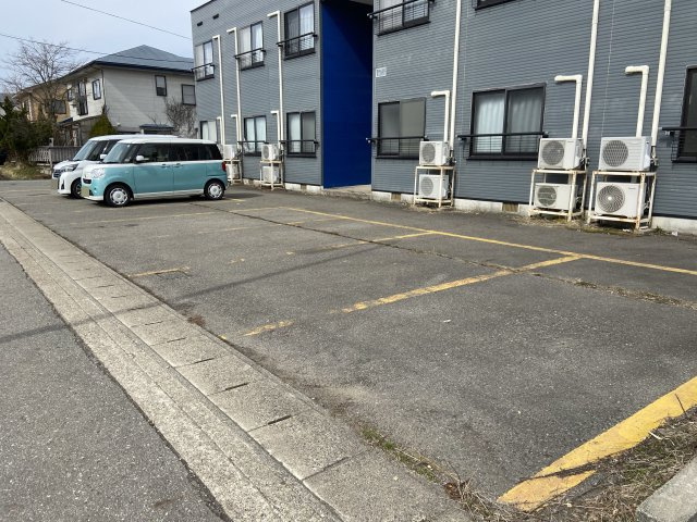 トピア新屋の駐車場