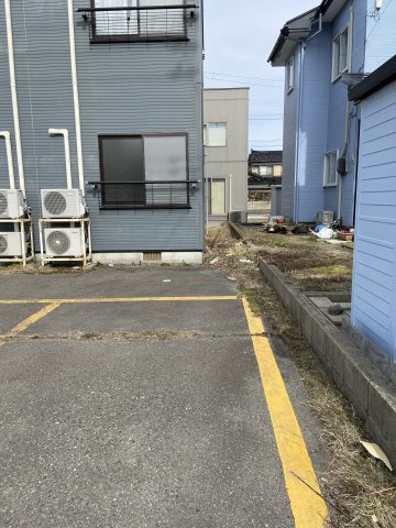 トピア新屋の駐車場