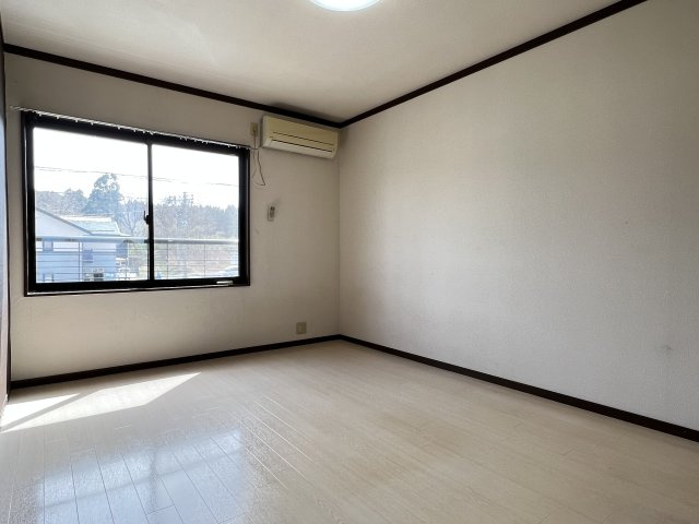 トピア新屋の居間・リビング|※同じタイプの間取です。実際の色や建具は異なります。