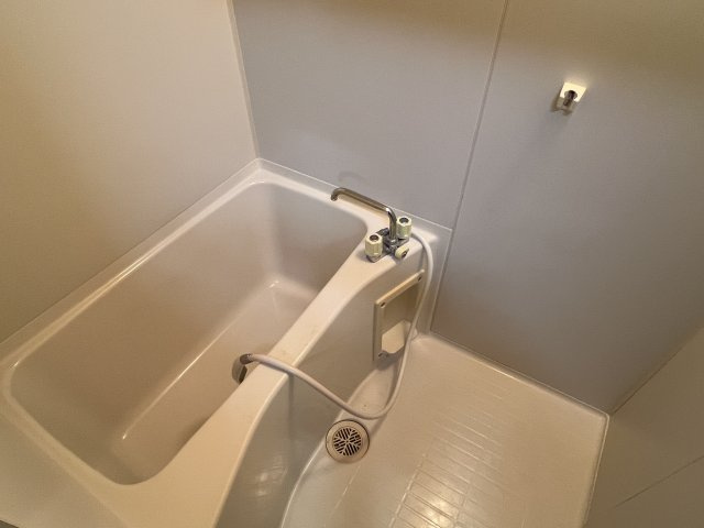トピア新屋の浴室|※同じタイプの間取です。実際の色や建具は異なります。