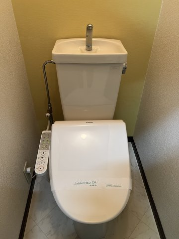 トピア新屋のトイレ|※同じタイプの間取です。実際の色や建具は異なります。