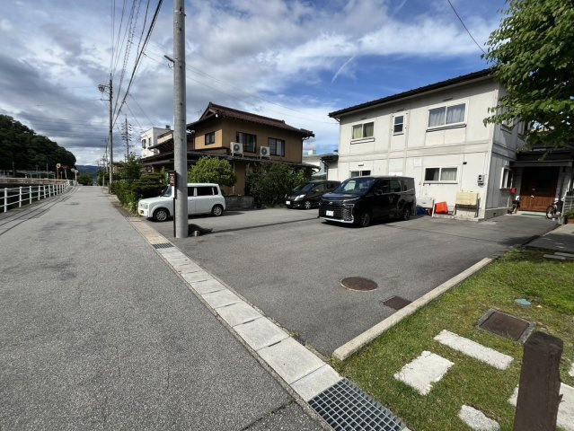 2026/6/26新規　戸建　高山市岡本町　3500万の駐車場