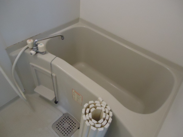 メルベイユイシイの浴室|コンパクトで使いやすいお風呂です