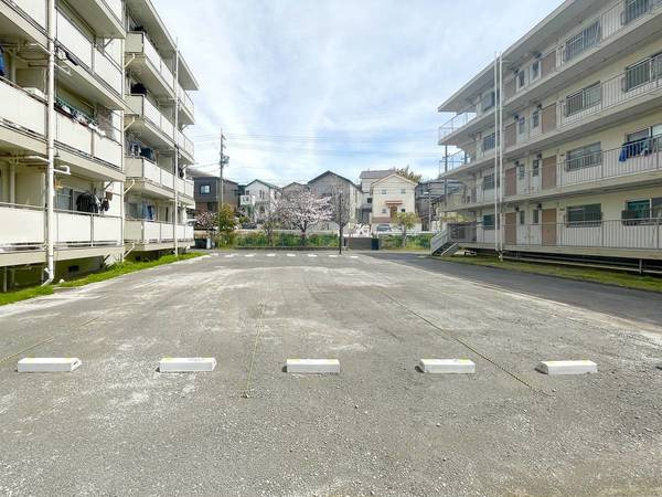 ビレッジハウス八代山3号棟の駐車場|駐車場完備です