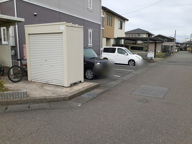 ウエスト・ピークの駐車場|駐車場があるので、車を買う予定の方も安心です
