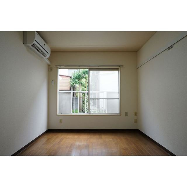ケー・アトールの居間・リビング|別部屋の写真