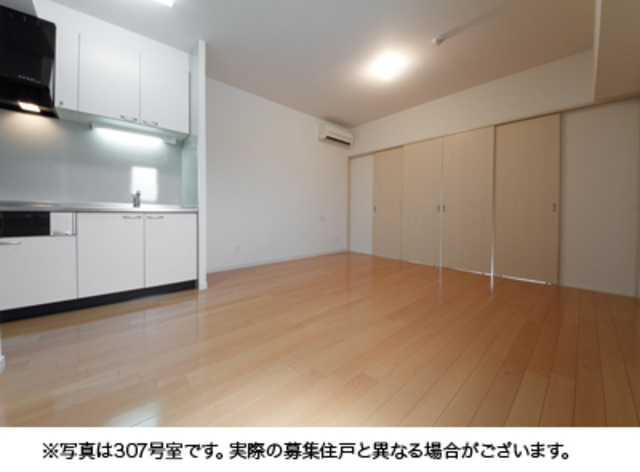 ＲＥＳＩＤＥＮＣＥ　ＳＡＴＳＵＭＡの居間・リビング|※写真は同タイプ住戸です。