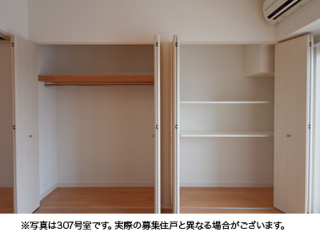 ＲＥＳＩＤＥＮＣＥ　ＳＡＴＳＵＭＡの玄関|※写真は同タイプ住戸です。
