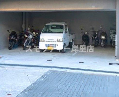 ブリリアントコート パーリオの駐車場