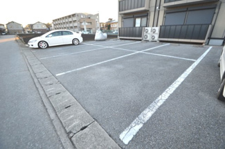 【駐車場】 | ルミエール石井