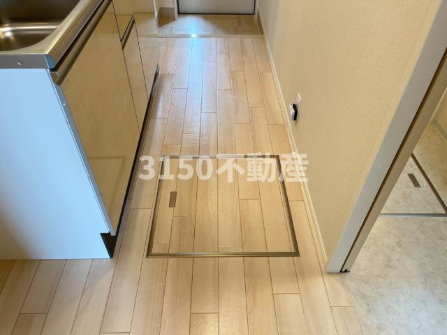 ソレイユ今嶺の玄関|床下収納（イメージ）