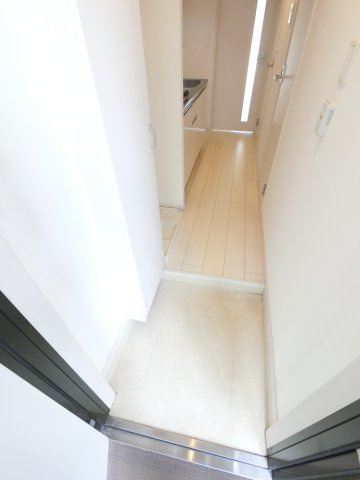 リブリ・Espoir 弐番館の玄関