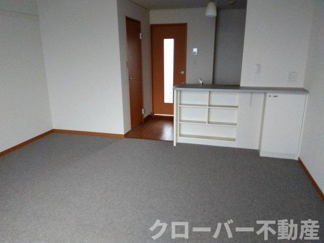 レオパレスあいれすと田村の居間・リビング