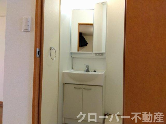 レオパレスあいれすと田村の洗面所