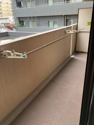 ライオンズマンション上町台のバルコニー|広々バルコニーで洗濯物がたっぷり干せる♪(2026年8月撮影)