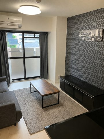 ライオンズマンション上町台の居間・リビング|スーパー、コンビニ徒歩３分♪(2026年8月撮影)