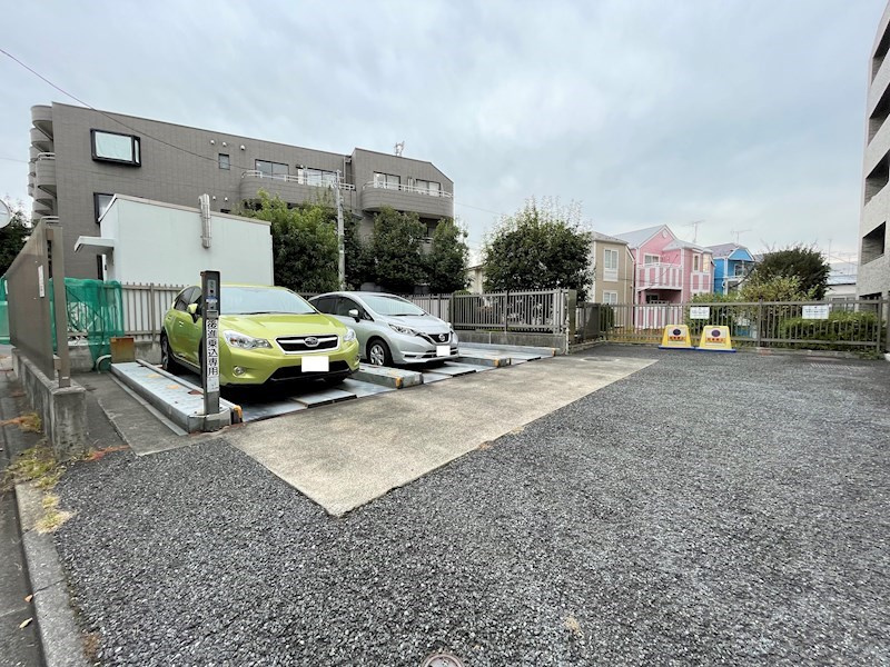 レジディア世田谷弦巻の駐車場