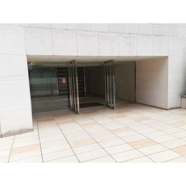 グレンパーク駒場 ＥＡＳＴ棟のエントランス