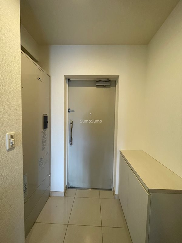 クローバー・ビュー上本町の玄関