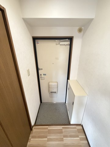 エストポワール堀江の玄関