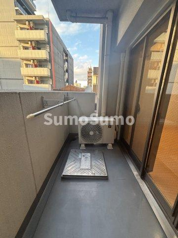 セレニテ難波西のバルコニー