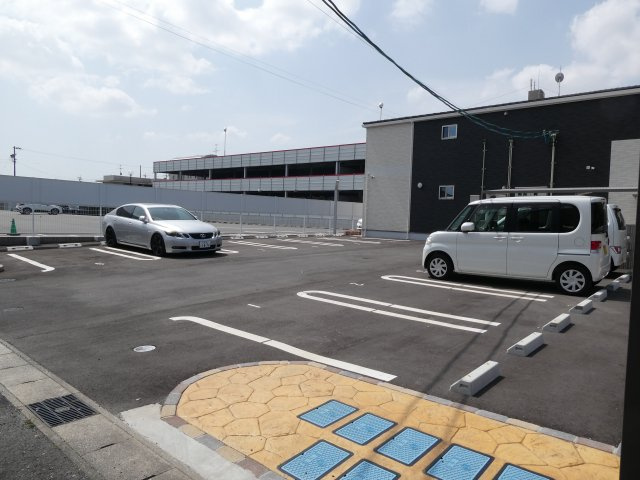 プリートの駐車場