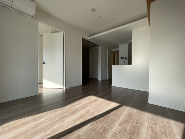 稲城市百村の賃貸マンションの居間・リビング|別部屋参考写真