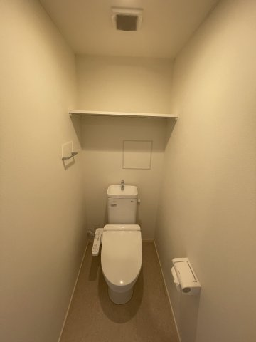 稲城市百村の賃貸マンションのトイレ