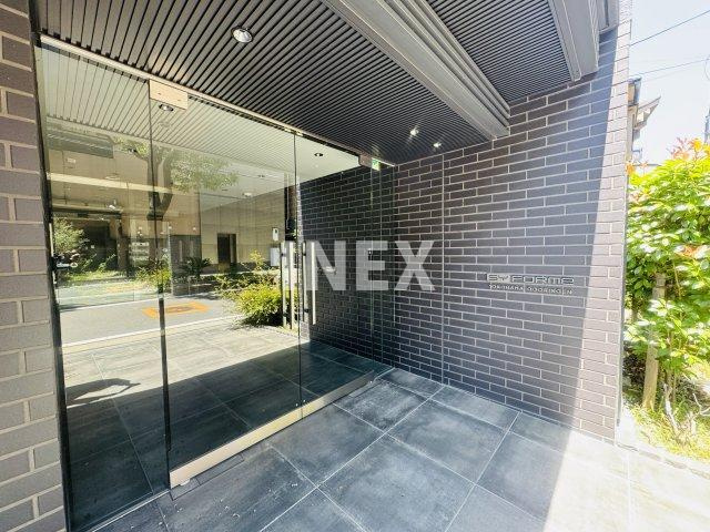 横浜市南区真金町２丁目の賃貸マンションのエントランス