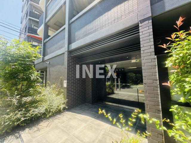 横浜市南区真金町２丁目の賃貸マンションのエントランス