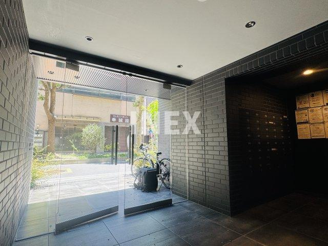 横浜市南区真金町２丁目の賃貸マンションのエントランス