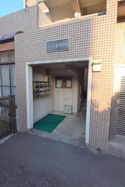 稲城市矢野口の賃貸マンションのエントランス