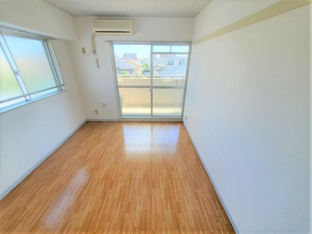 稲城市矢野口の賃貸マンションの居間・リビング