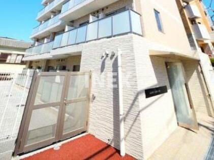 横浜市西区藤棚町１丁目の賃貸マンションのエントランス