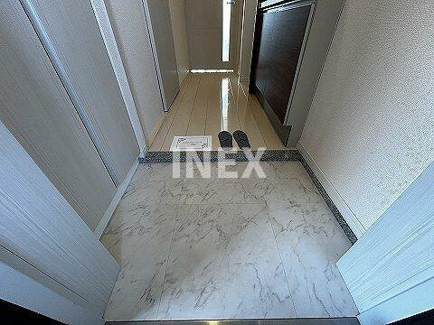 横浜市西区藤棚町１丁目の賃貸マンションの玄関