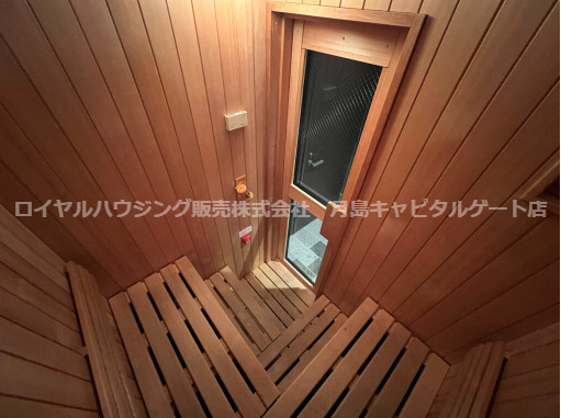 【スパ＆サウナ】8：00～22：00迄使用可能で、料金は30分300円です。