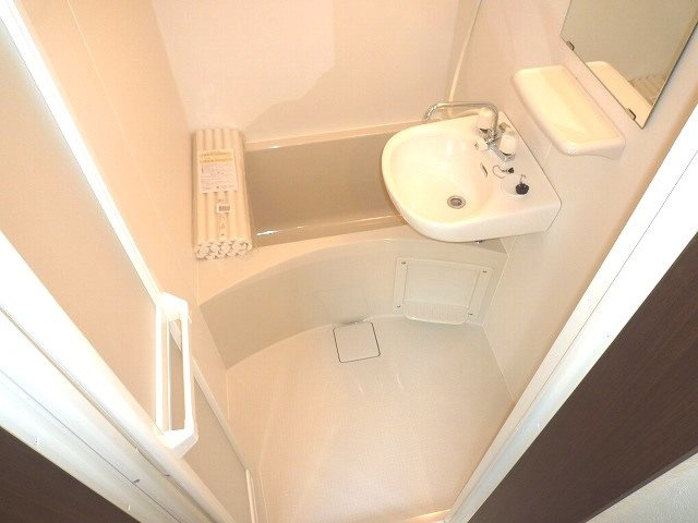 横浜市旭区本村町のアパートの浴室
