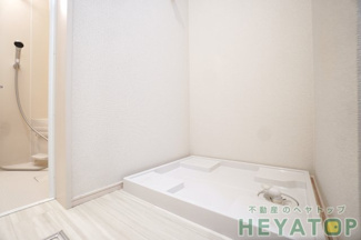 【設備】 | お部屋の中でお洗濯ができる室内洗濯機置き場（同仕様写真）