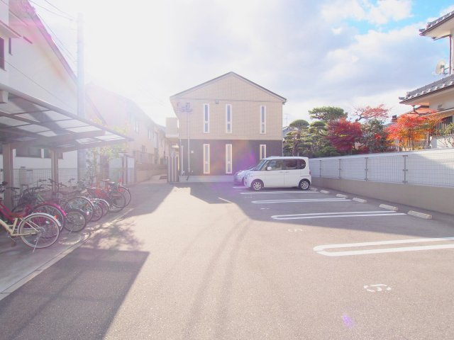 エルベ南幸の駐車場