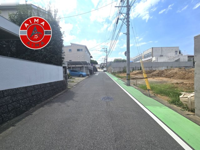 福岡市東区若宮4丁目第5-5棟（4号棟）の外観|前面道路含む現地の写真です。