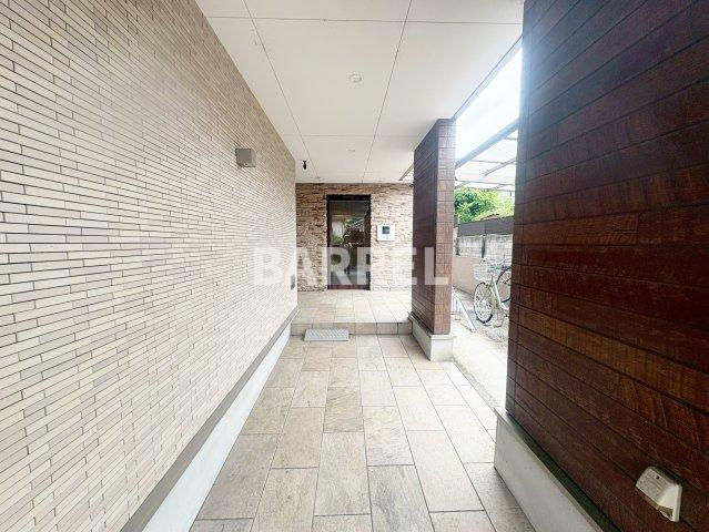 吹田市垂水町１丁目の賃貸マンションのエントランス