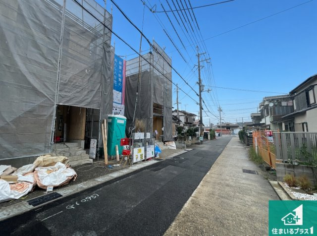 宇治市伊勢田町新中ノ荒　第1期　新築一戸建ての前面道路含む現地写真