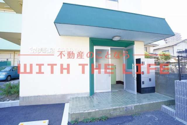 グリーンマンション中央【キャッシュバック対象物件】のエントランス|清潔なエントランスです