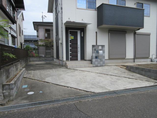 中古戸建　嵐山町志賀316-77（期間限定現況販売）の駐車場