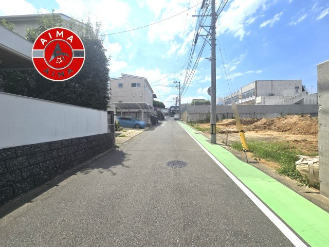 福岡市東区若宮4丁目第5-5棟（5号棟）の外観|前面道路含む現地の写真です。