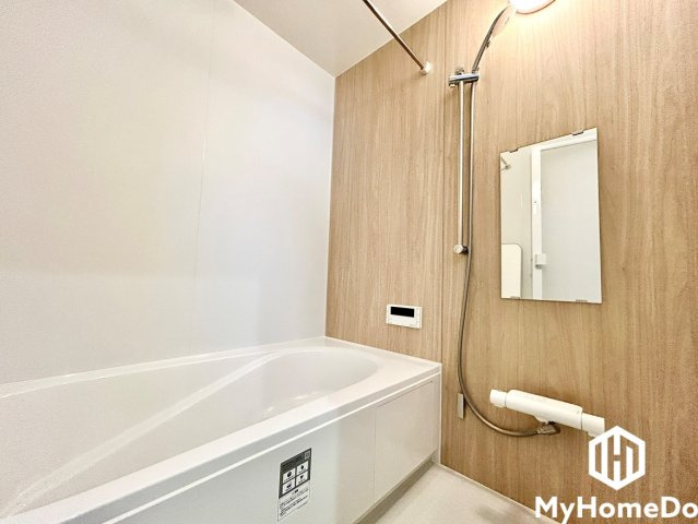 春日井市高山町　6期の浴室|浴室上部にパイプが設置されており、雨の日の洗濯物干しや衣類乾燥にも活用できます。