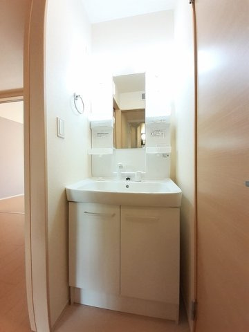 コンフォート　アシロⅡの洗面所|明るい洗面所です