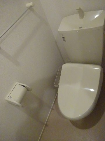 ロータス南島田Ｃのトイレ|ゆったりとした空間のトイレです