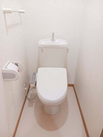 サンリットヴィラ相生Ｂのトイレ|コンパクトで使いやすいトイレです